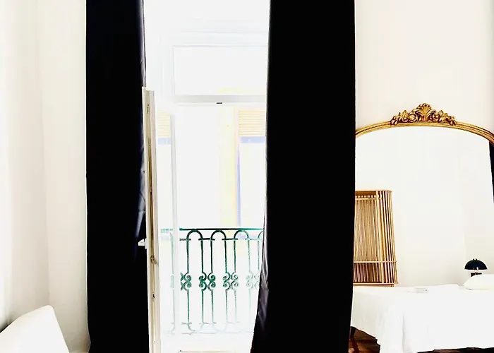 The Royal Garden In Principe Real Apartment