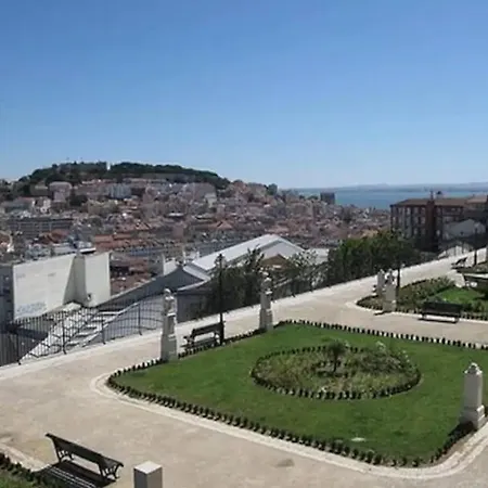 The Royal Garden In Principe Real Apartment *